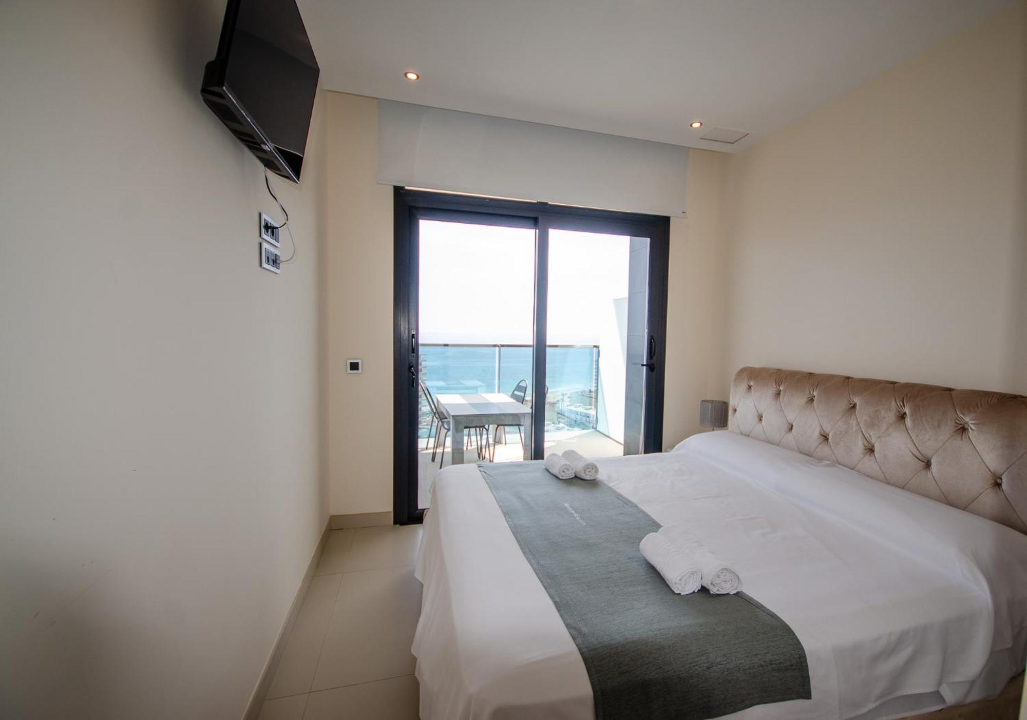 Sunset Drive Luxury Poniente Apartment